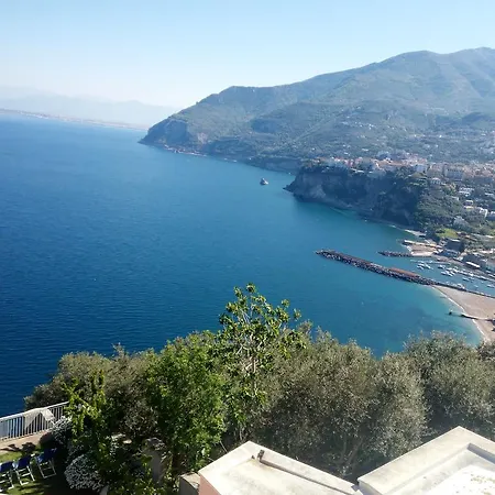 Scutolo Bed & Breakfast 3*