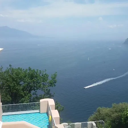 Scutolo Bed & Breakfast 3*