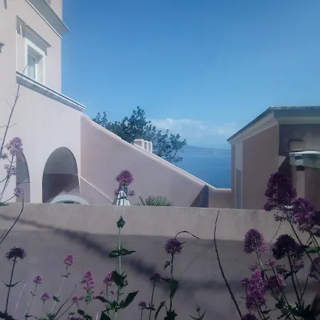 Scutolo Bed & Breakfast 3*